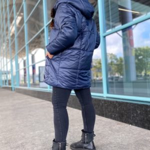Придбати синю жіночу об'ємний зимовий куртку з капюшоном (розмір 42-56) недорого