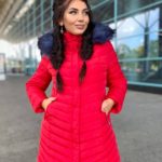 Купить красную куртку из водонепроницаемой плащевки с капюшоном (размер 42-52) для женщин выгодно