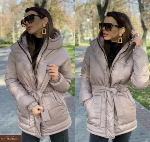 Заказать женскую бежевую зимнюю куртку с капюшоном и накладными карманами онлайн