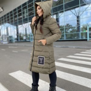 Заказать женскую зимнюю куртку на холлофайбере (размер 42-52) цвета хаки по скидке