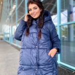 Купити онлайн жіночу об'ємний зимовий куртку з капюшоном (розмір 42-56) синього кольору