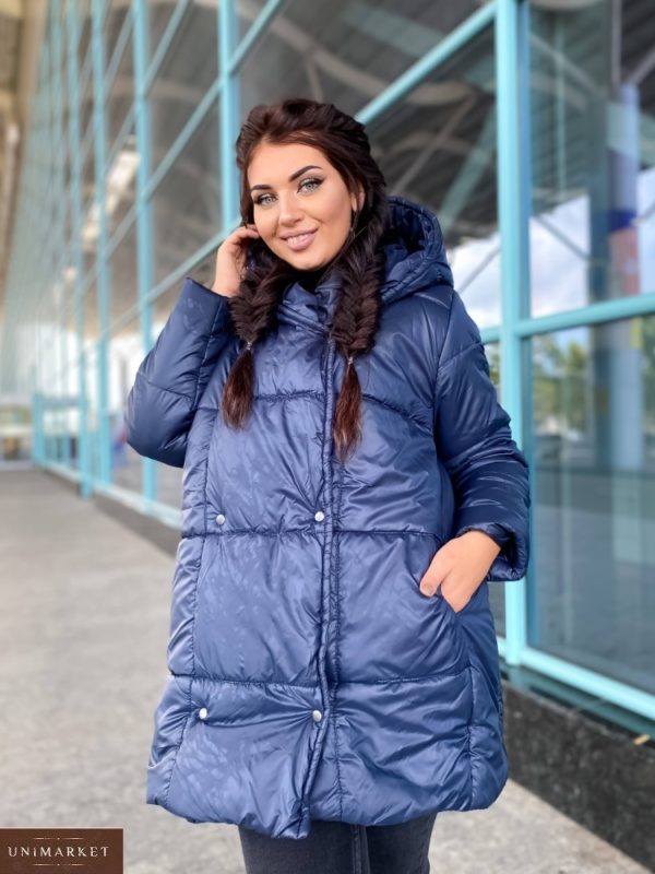 Купить онлайн женскую объемную зимнюю куртку с капюшоном (размер 42-56) синего цвета