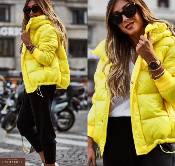 Приобрести желтого цвета глянцевую куртку с капюшоном (размер 42-52) по скидке для женщин