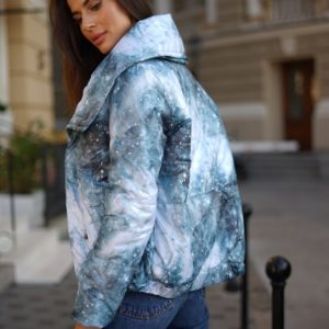 Замовити блакитного кольору куртку на синтепоні з подвійним коміром (розмір 42-54) недорого для жінок