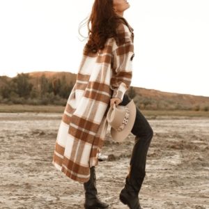 Придбати бежеве пальто в клітку вільного крою недорого для жінок