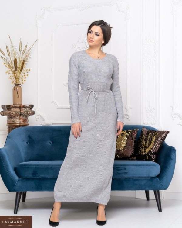 Купить женское длинное вязаное платье с круглым вырезом серого цвета недорого