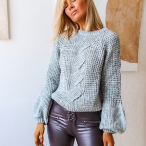 Замовити сірий короткий жіночий светр з об'ємними рукавами дешево