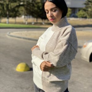 Купить бежевый женский свитер двух цветов под горло с шерстью (размер 42-48) онлайн