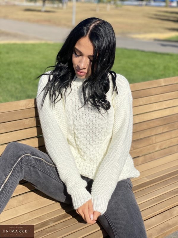 Купити жіночий светр з шерстю зі спущеною лінією плеча (розмір 42-48) молочного кольору вигідно