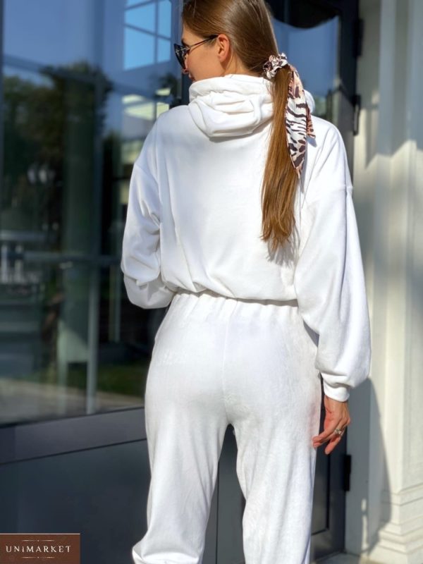 Приобрести белый женский на осень спортивный костюм из велюра на х/б основе дешево