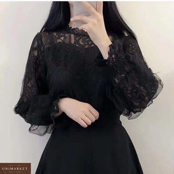Придбати чорну жіночу мереживну блузку з об'ємними довгими рукавами недорого