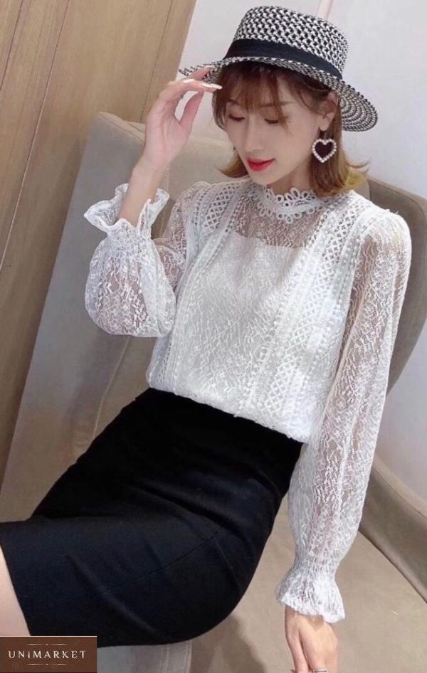 Купити білу ніжну блузку з рукавами-дзвіночками недорого для жінок