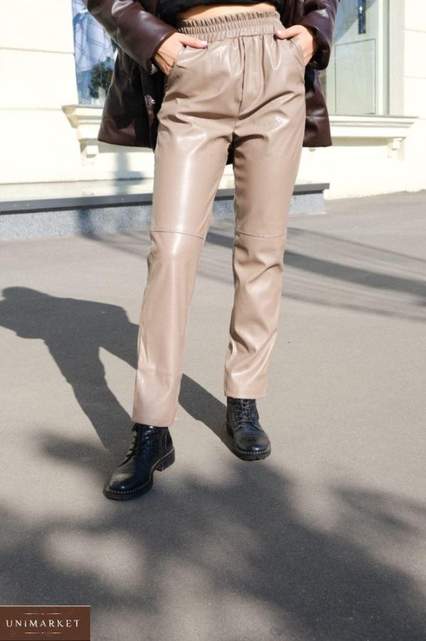 Придбати беж жіночі прямі брюки з еко шкіри на гумці в інтернеті