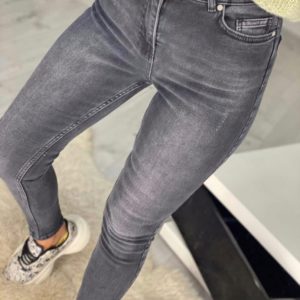 Купити сірі стрейчеві для жінок джинси недорого