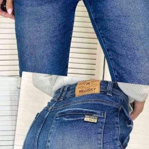 Заказать синие джинсы-слоучи женские с боковыми карманами онлайн