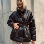 Заказать черную куртку из эко кожи на синтепухе с поясом для женщин онлайн