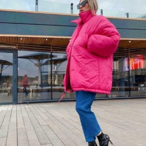 Приобрести розовую женскую объемную куртку с большими рукавами дешево
