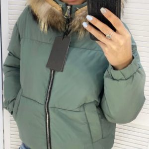 Заказать оливкового цвета короткую куртку из плащевки с мехом (размер 44-48) женскую зимнюю онлайн