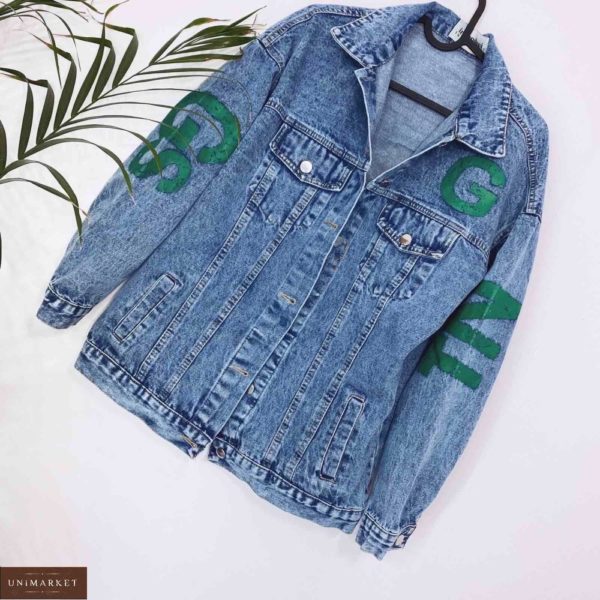 Купить женскую голубую с зеленым джинсовую куртку с цветными буквами в интернете