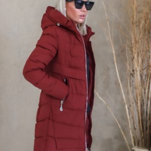Купити жіночу зимову бордо куртку з матової плащової тканини (розмір 42-50) по знижці
