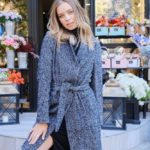 Купить серо-синее женское пальто на подкладке с мелким принтом елочка недорого