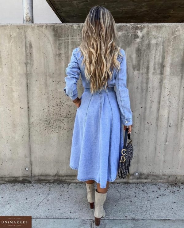 Купити жіночу джинсову сукню-сорочку міді з поясом блакитного кольору в інтернеті