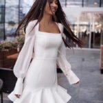 Купити біле миле плаття міні з воланом для жінок онлайн