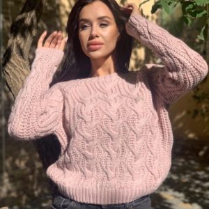 Купить женский шерстяной свитер цвета пудра с узором онлайн
