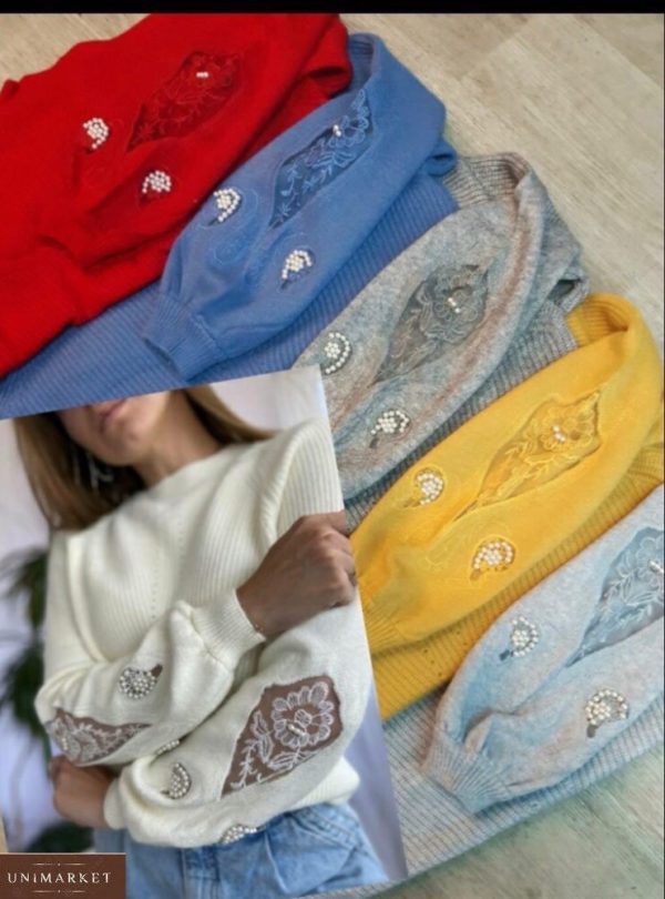 Купить на зиму женский свитер плотной вязки с украшением цвета красного, синего, горчица, серый по низким ценам