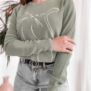 Купити оливка трикотажний светр з принтом кішка жіночий дешево