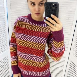 Купить сиреневый разноцветный вязаный женский свитер в полоску недорого