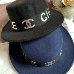 Заказать на подарок женскую осеннюю шляпу канотье синего и черного цвета дешево