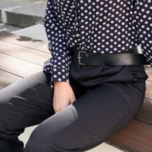 Замовити жіночі чорні завужені брюки зі стрілкою недорого
