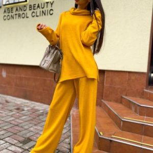 Купити жіночий жовтий на осінь вільний костюм з щільної ангори зі светром в інтернеті