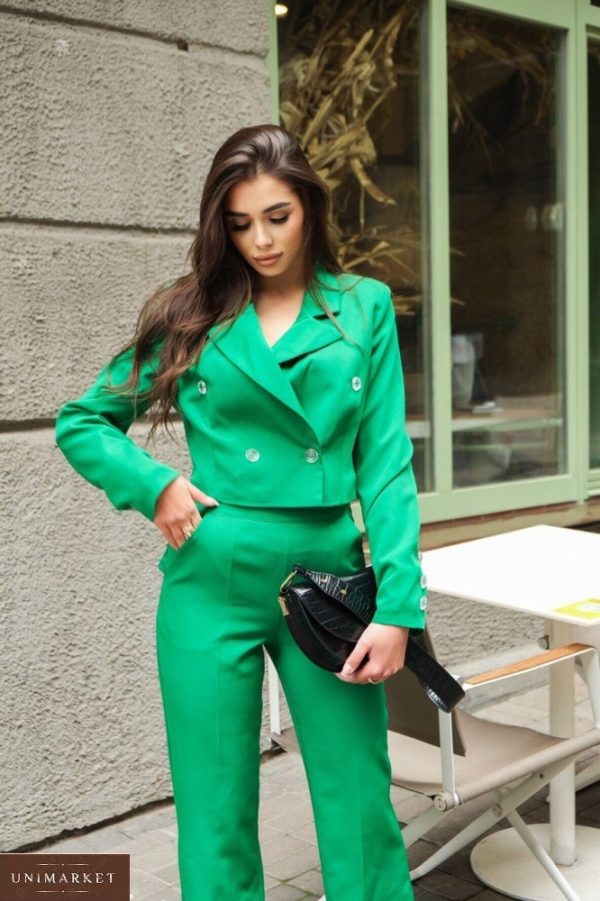 Купити жіночий зелений костюм з укороченим жакетом і широкими брюками недорого