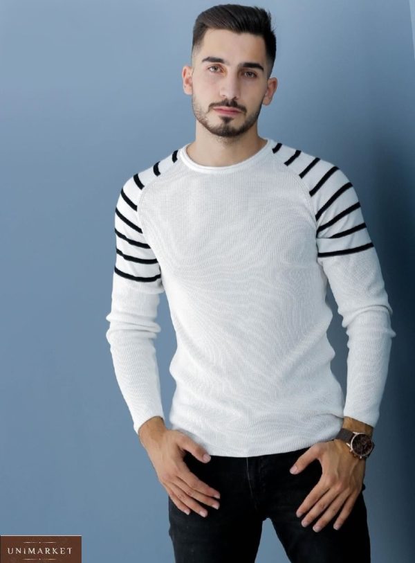 Купить белый мужской свитер на осень с полосками на плечах (размер 48-54) недорого