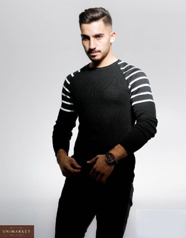 Замовити чоловічий светр зі смугами на плечах (розмір 48-54) чорного кольору зі знижкою