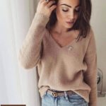 Купити бежевий плюшевий светр оверсайз із позначкою Chanel для жінок по знижці