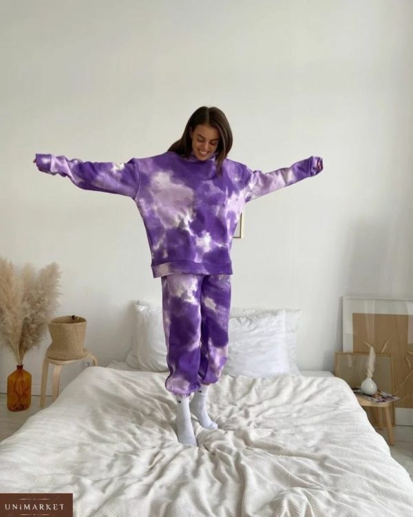 Купить недорого теплый женский костюм с дымным принтом с капюшоном фиолетового цвета