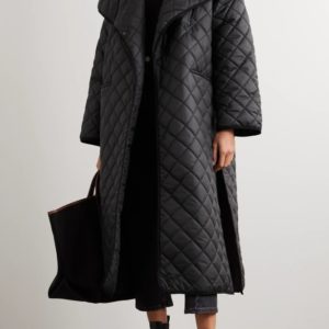 Приобрести выгодно стеганую куртку-одеяло черную оверсайз женскую с поясом