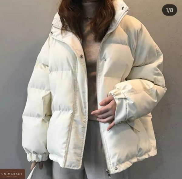 Заказать женскую короткую объемную куртку из плащевки белого цвета онлайн