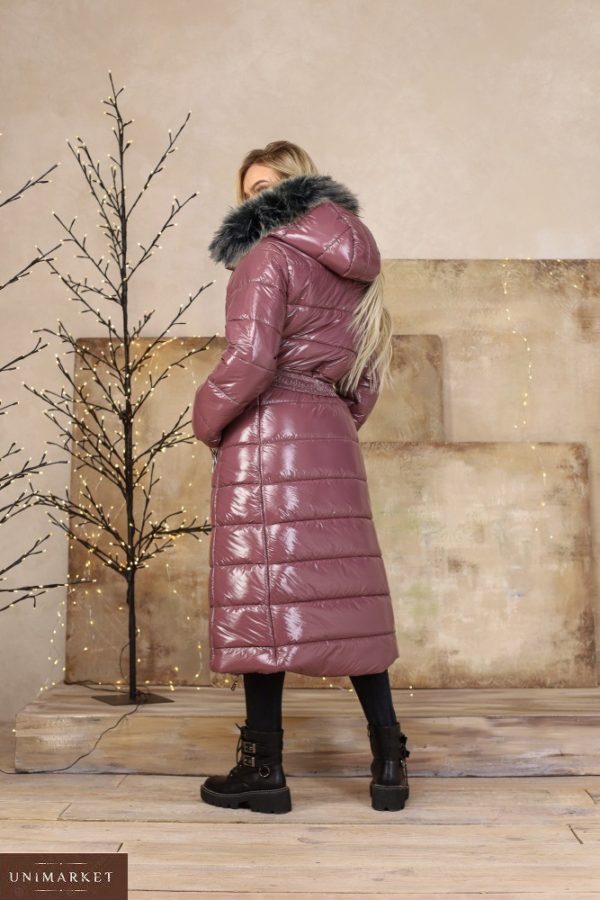 Придбати за знижку жіночу довгу куртку на змійці з хутром (розмір 42-48) кольору баклажан