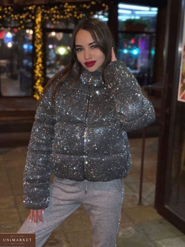 Приобрести онлайн женскую короткую зимнюю куртку с блестками цвета серебро