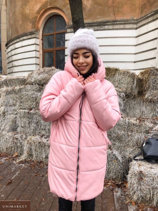 Приобрести розовую женскую куртку на утеплителе из эко кожи с капюшоном в Украине онлайн