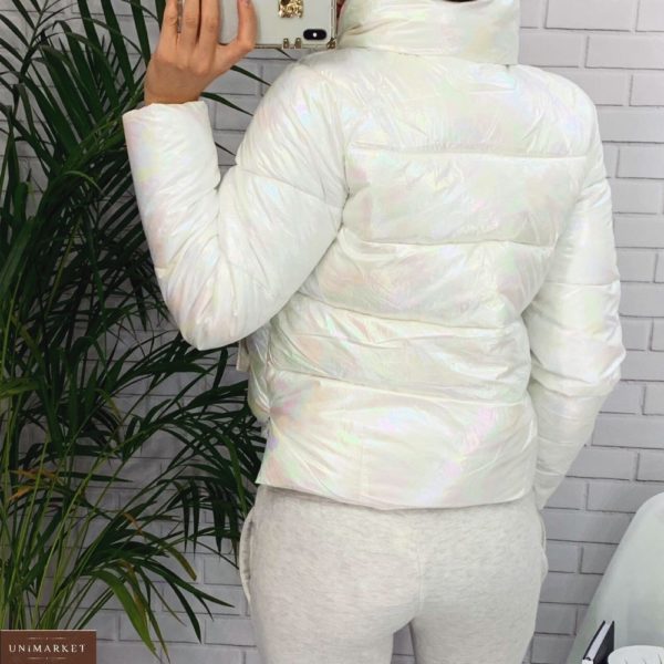 Замовити білого кольору жіночу коротку куртку з переливами в інтернеті