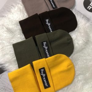 Купити зі знижкою різних кольорів комплект Day Dreamer: шапка і шарф для жінок і чоловіків
