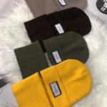 Придбати вигідно жіночий і чоловічий комплект Gucci: шапка і шарф різних кольорів