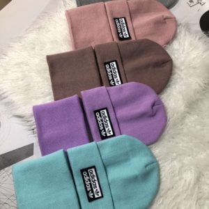 Купить разных цветов Комплект Adidas: шапка и шарф по скидке для женщин и мужчин