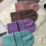 Купить по скидке женский и мужской однотонный комплект: шапка и шарф разных цветов