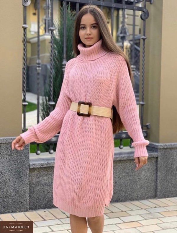 Заказать женское розового цвета вязаное платье с объемным воротом онлайн